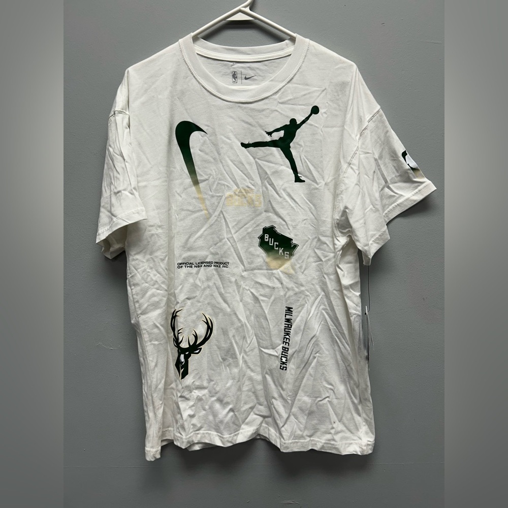 Nike Milwaukee Bucks Courtside Statement T-Shirt
